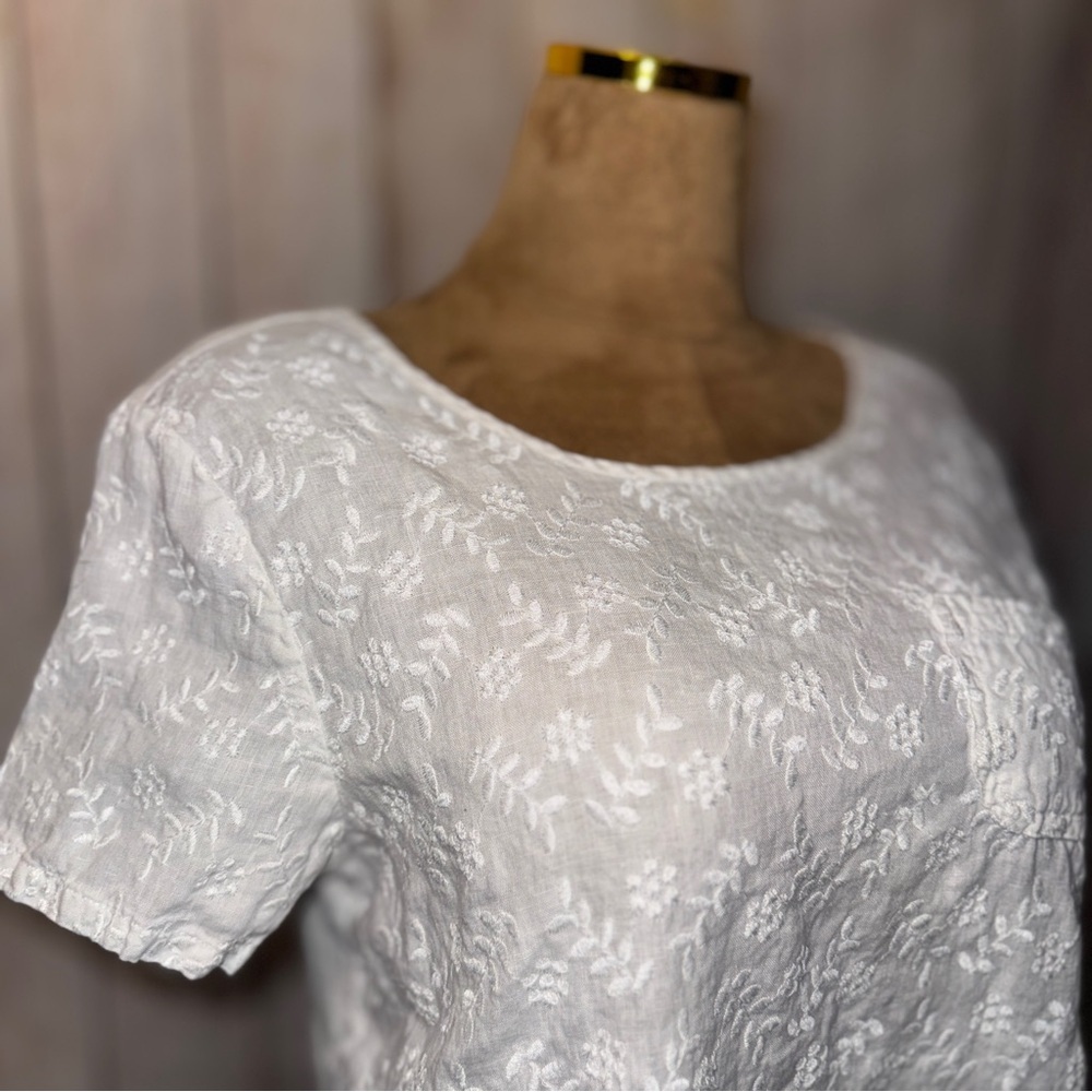 Sigrid Olsen White Linen Textured Short Sleeve Top, Sz M, embroidered front​ - Picture 3 of 9